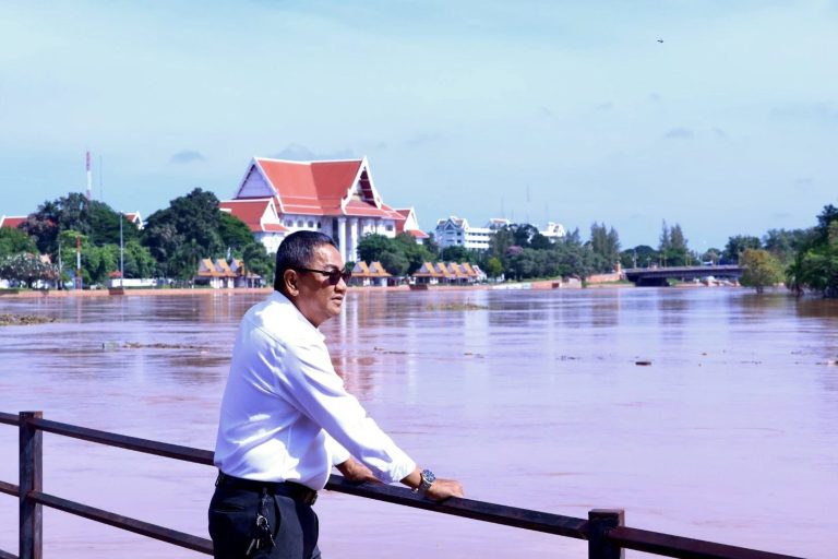 ลงพื้นที่เสี่ยงน้ำท่วม และเสริมแนวป้องกันน้ำ